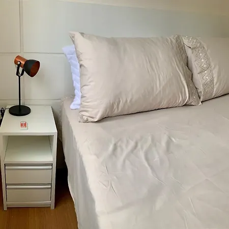 205- Apartamento 1 quarto suite, Encantador, amplo e decorado, mobiliario moderno, cozinha completa com utensílios , Excelente vista da cidade e localização privelegiada no bairro Bigorrilho ,-2