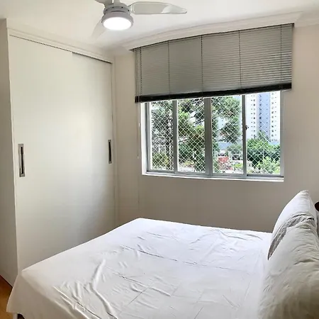 205- Apartamento 1 quarto suite, Encantador, amplo e decorado, mobiliario moderno, cozinha completa com utensílios , Excelente vista da cidade e localização privelegiada no bairro Bigorrilho ,-3
